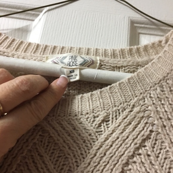 Cream colored sweater top - Picture 2 of 3